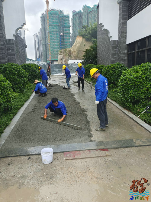 透水路面施工隊(duì)